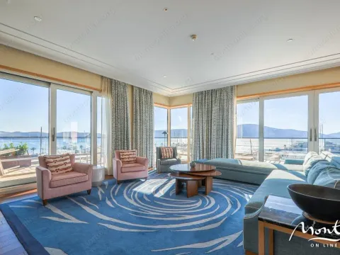 Prodaja, trosoban stan, 381m², Tivat, Crna Gora - image 1