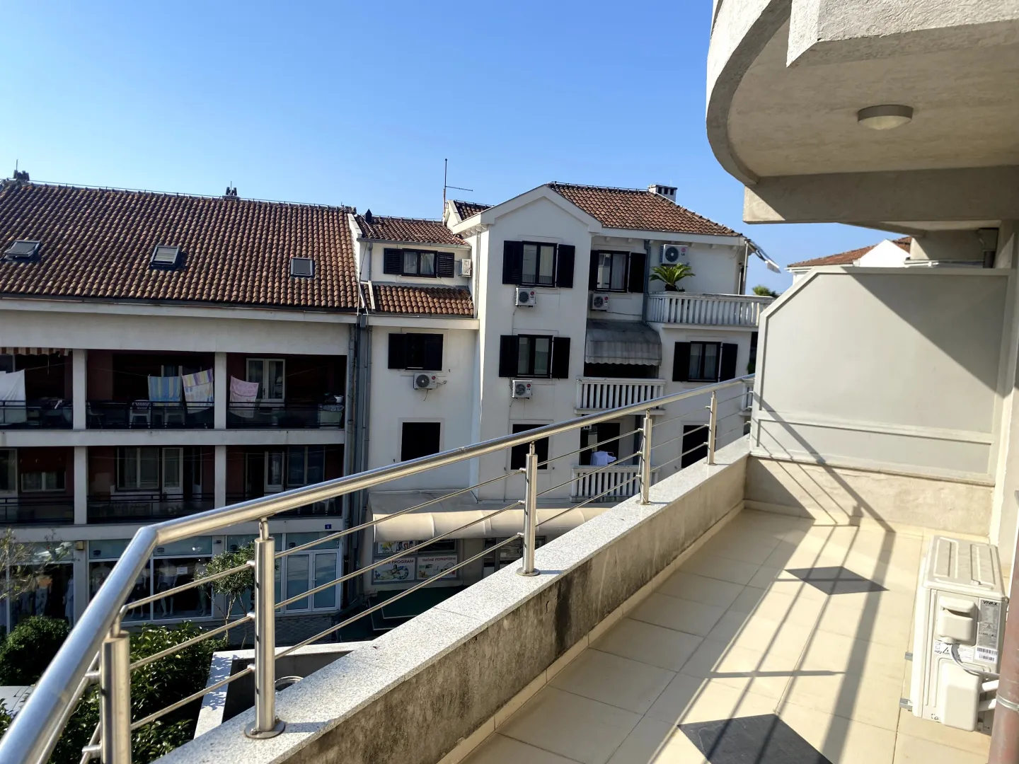 Izdavanje, jednosoban stan, 64m², Centar, Tivat