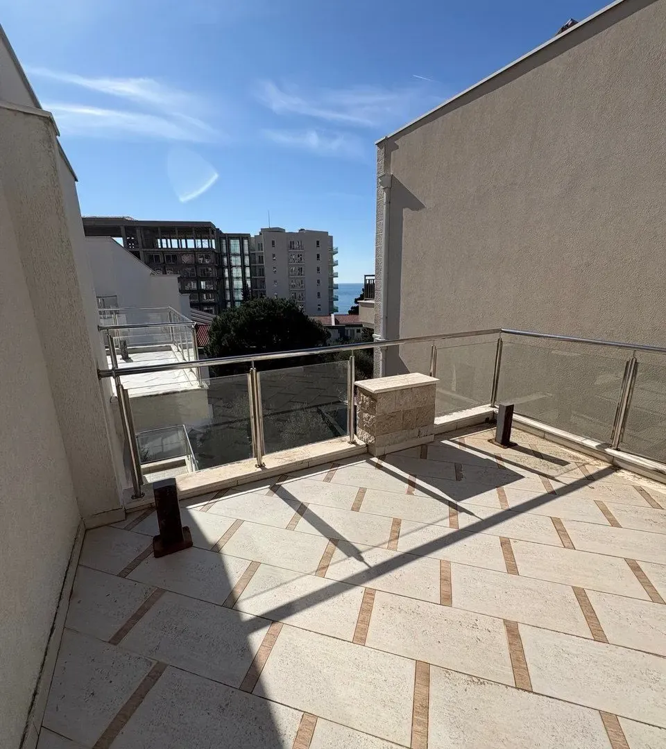Sale, three bedroom apartment, 171m², Petrovac, Budva