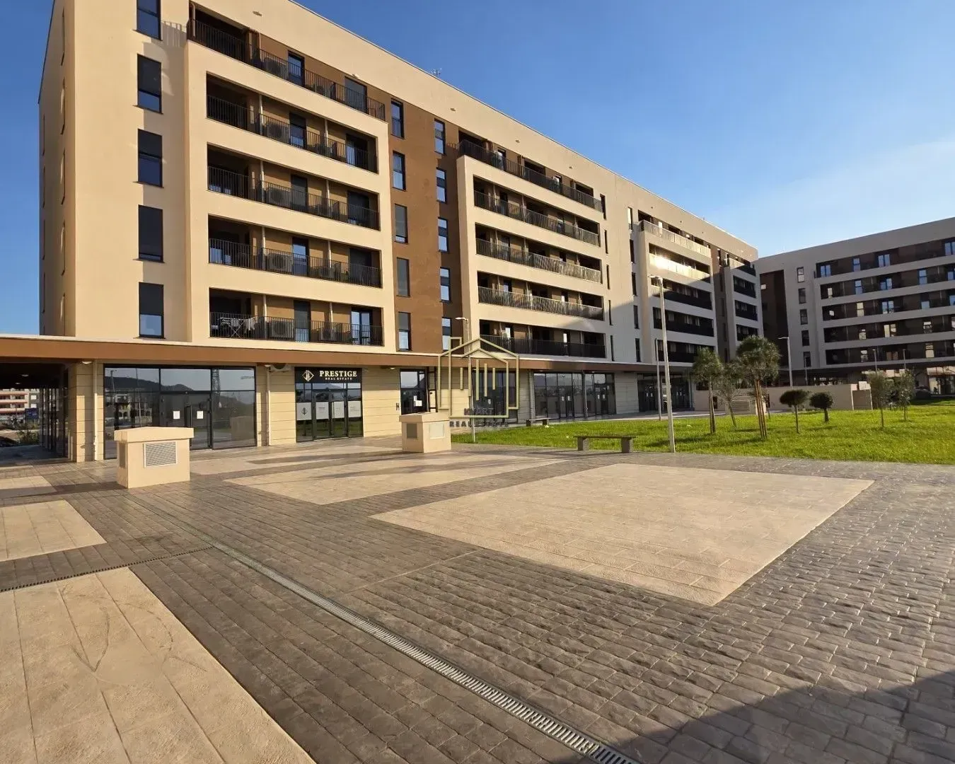Izdavanje, jednosoban stan, 600m², New City, Podgorica