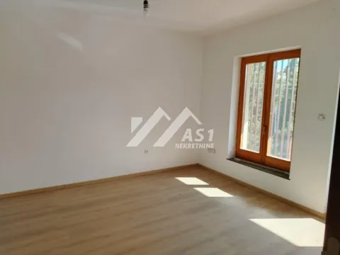 Izdavanje, kuća, 268m², Adamovićevo Naselje, Novi Sad Sve Podlokacije - image 4
