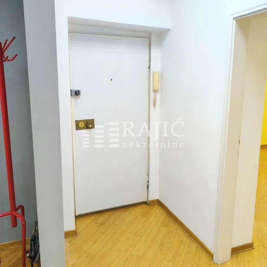 Rent, two bedroom apartment, 58m², Kalenić Pijaca, Vračar Sve Podlokacije