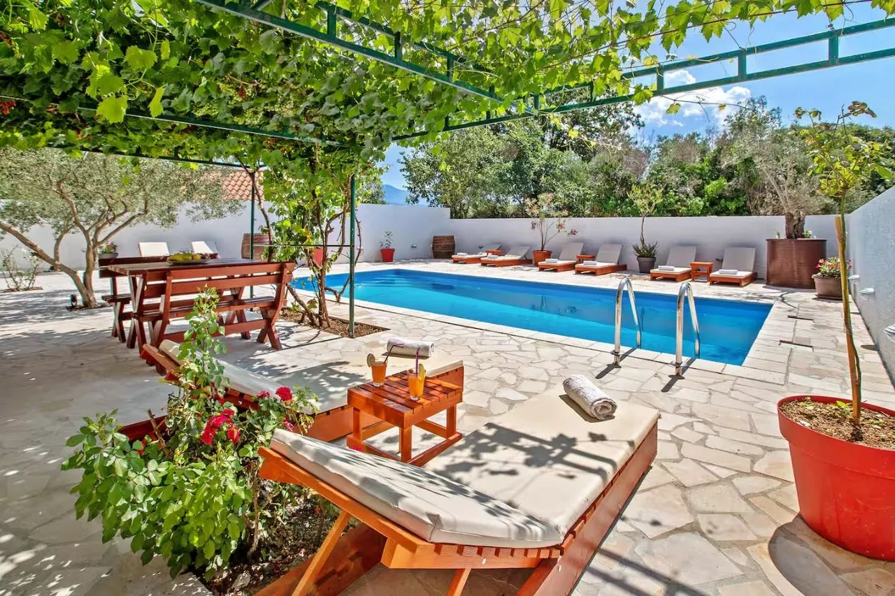 Rent, house, 110m², Tivat, Crna Gora