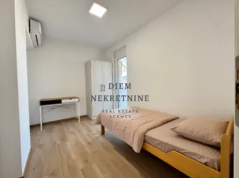 Rent, three bedroom apartment, 100m², Blok 6, Podgorica - image 10