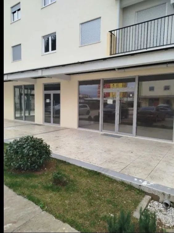 Izdavanje, poslovni prostor, 50m², Pobrežje, Podgorica