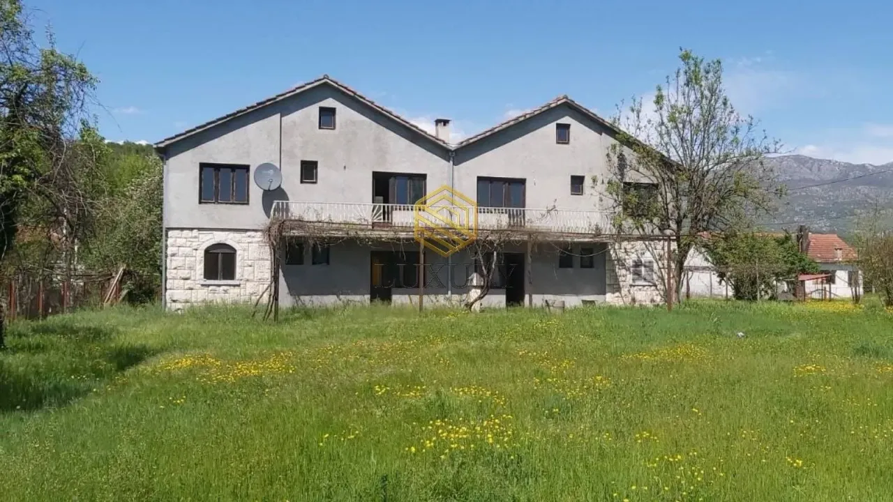 Prodaja, kuća, 2340m², Zabjelo, Podgorica