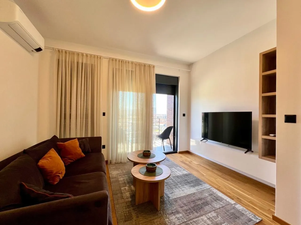 Izdavanje, jednosoban stan, 45m², Centar, Podgorica