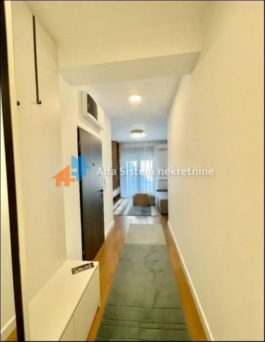 Izdavanje, trosoban stan, 60m², Vračar Sve Podlokacije, Beograd