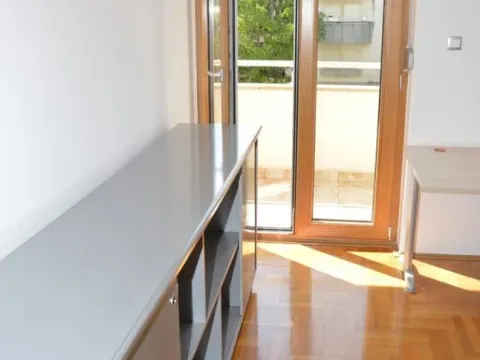 Rent, office space, 52m², Preko Morače, Podgorica - image 9