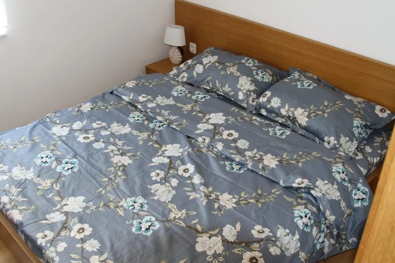 Furnished bedroom with a double bed.