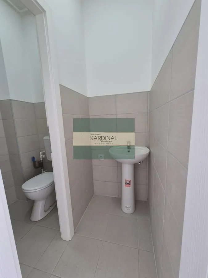 Rent, office space, 75m², Jagodina, Srbija