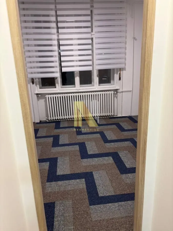Izdavanje, poslovni prostor, 65m², Centar, Novi Sad