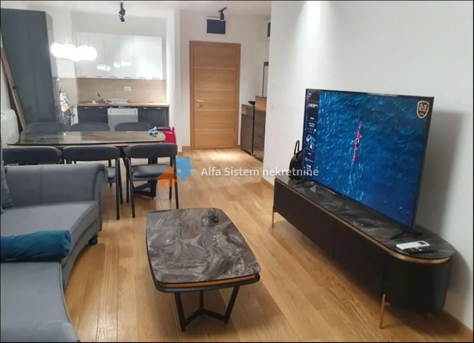 Izdavanje, četvorosoban stan, 105m², Novi Beograd Blok 65, Novi Beograd Sve Podlokacije