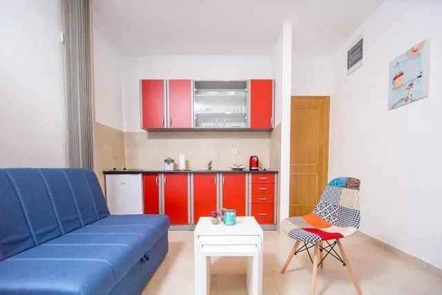 Izdavanje, poslovni prostor, 21m², Rozino, Budva