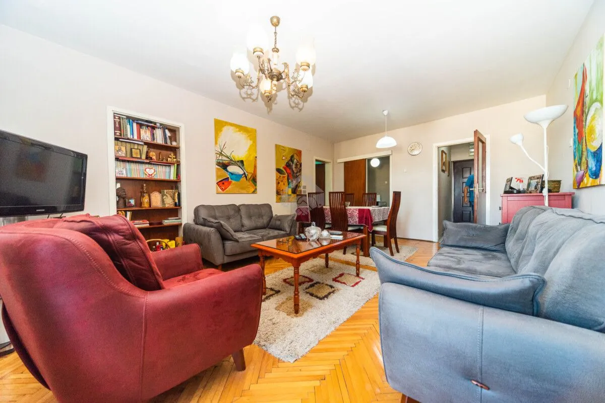 Prodaja, dvosoban stan, 74m², Pejton, Podgorica