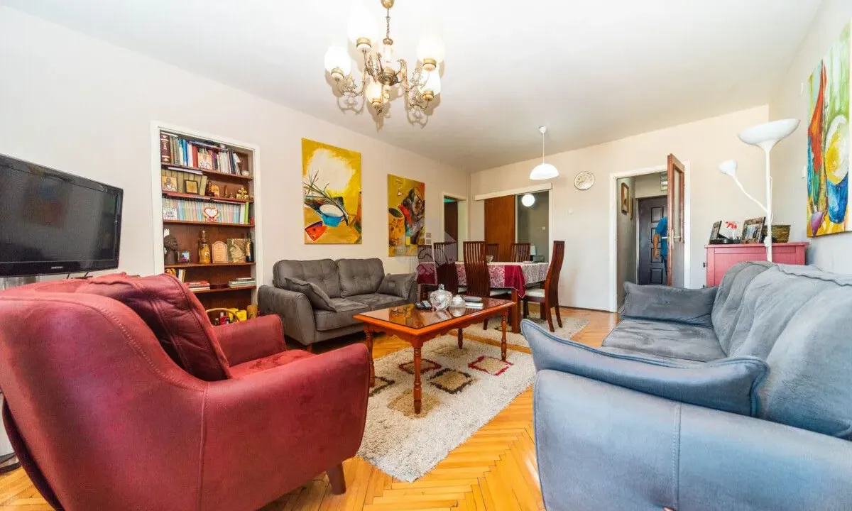 Prodaja, dvosoban stan, 74m², Pejton, Podgorica