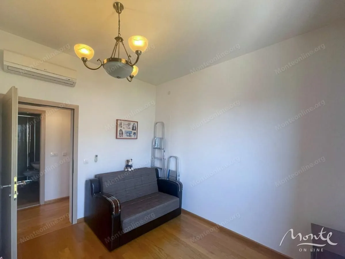 Sale, three bedroom apartment, 98m², Bečići, Budva