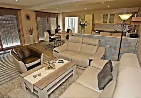 Izdavanje, kuća, 153m², Krimovica, Kotor - image 4