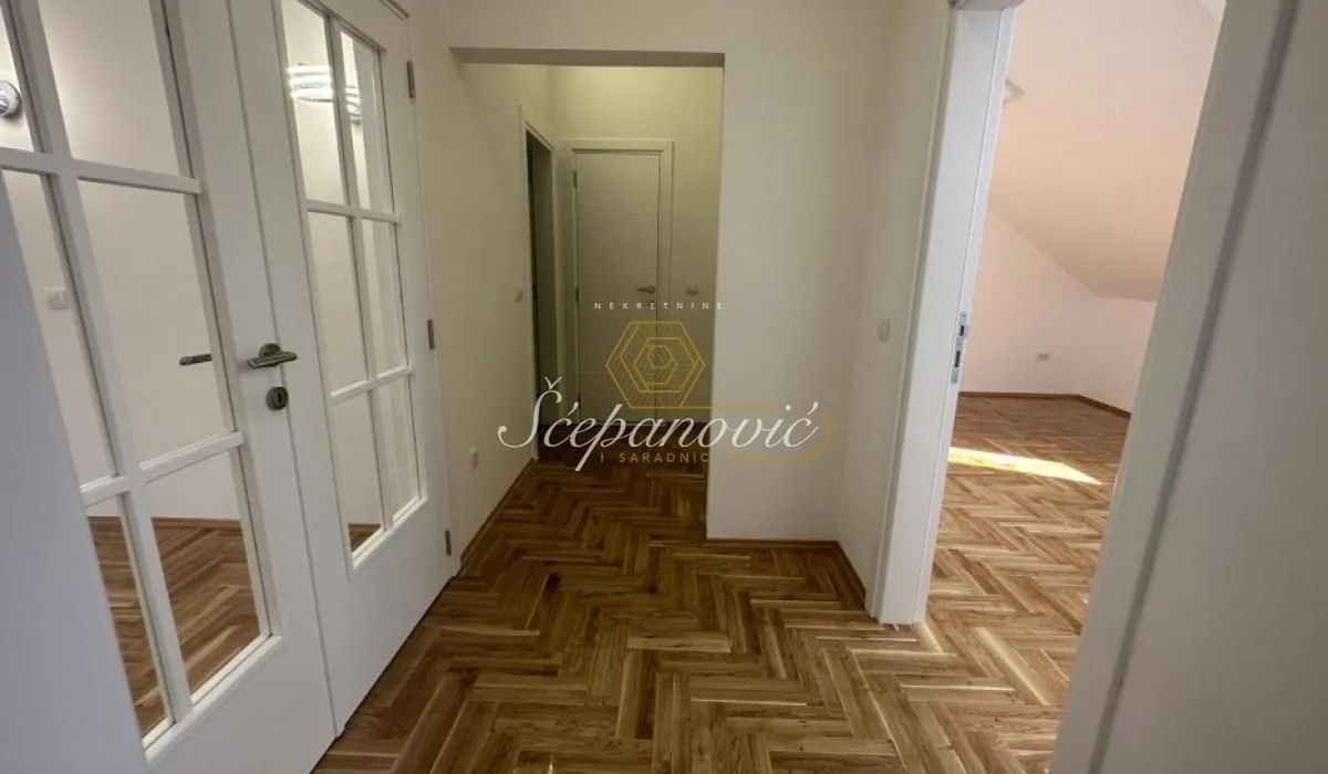 Prodaja, četvorosoban stan, 99m², Centar, Novi Sad