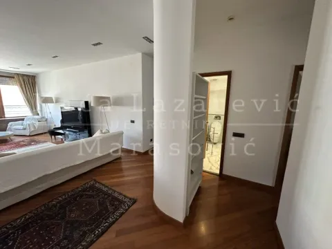 Izdavanje, četvorosoban stan, 118m², Vračar Hram, Vračar Sve Podlokacije - image 9