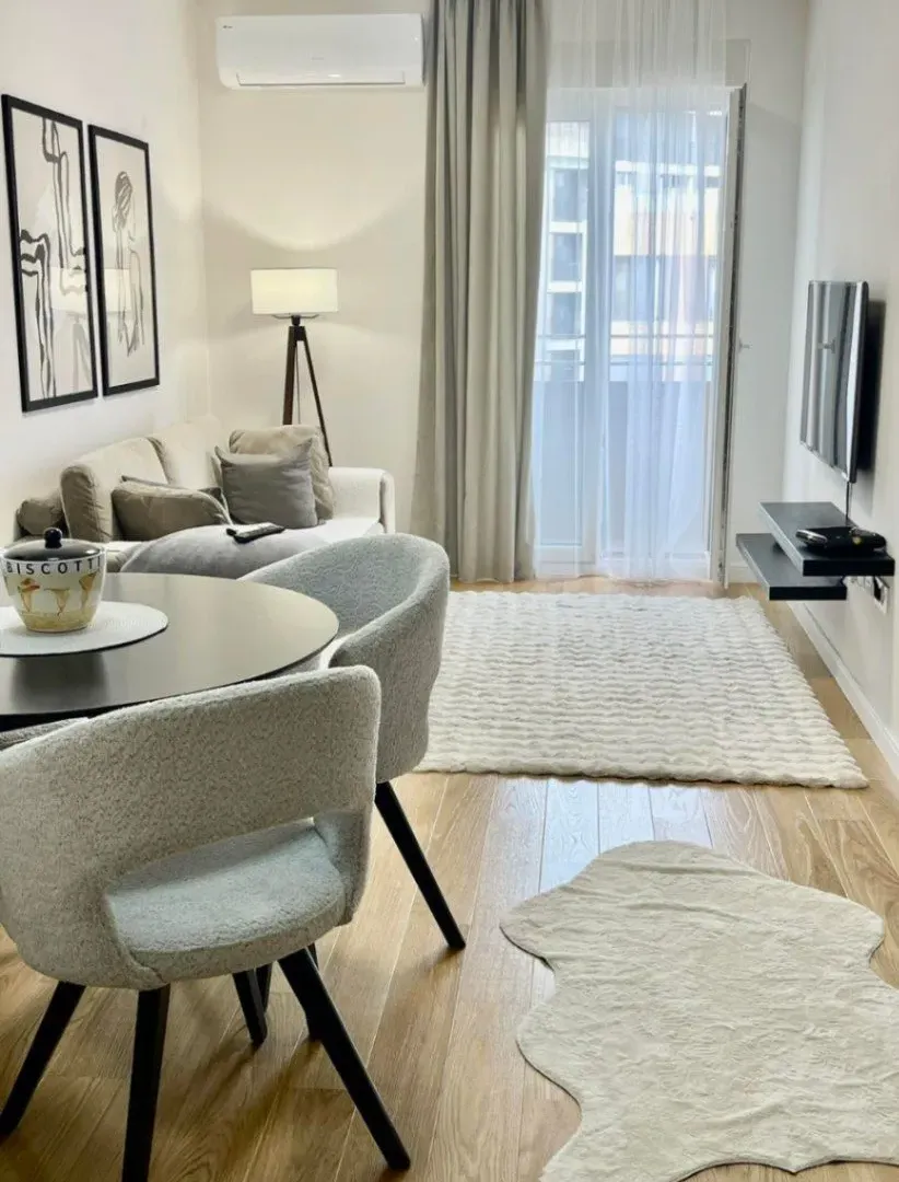 Izdavanje, jednosoban stan, 40m², Central Point, Podgorica