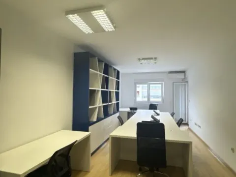 Izdavanje, dvosoban stan, 75m², City Kvart, Podgorica - image 1