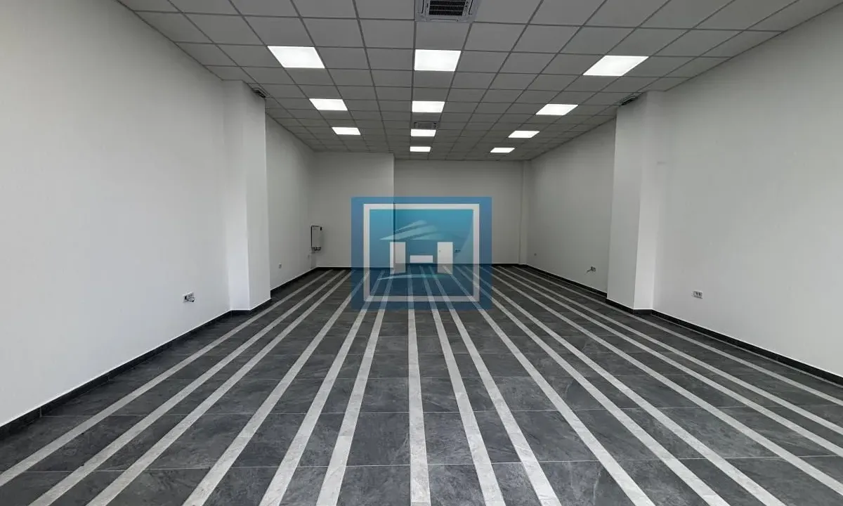 Izdavanje, poslovni prostor, 82m², Jagodina, Srbija