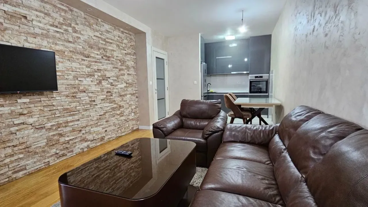 Izdavanje, jednosoban stan, 49m², Central Point, Podgorica