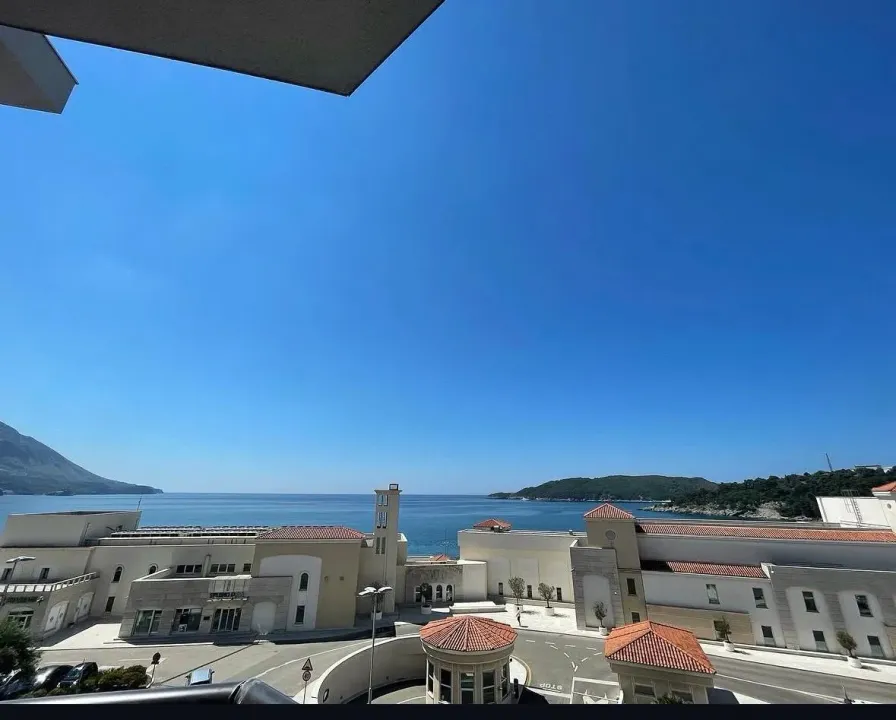 Rent, two bedroom apartment, 68m², Bečići, Budva
