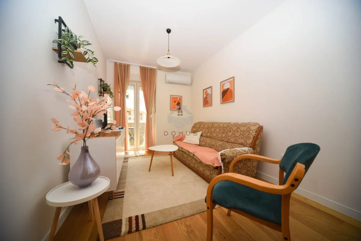 Izdavanje, jednosoban stan, 43m², Central Point, Podgorica