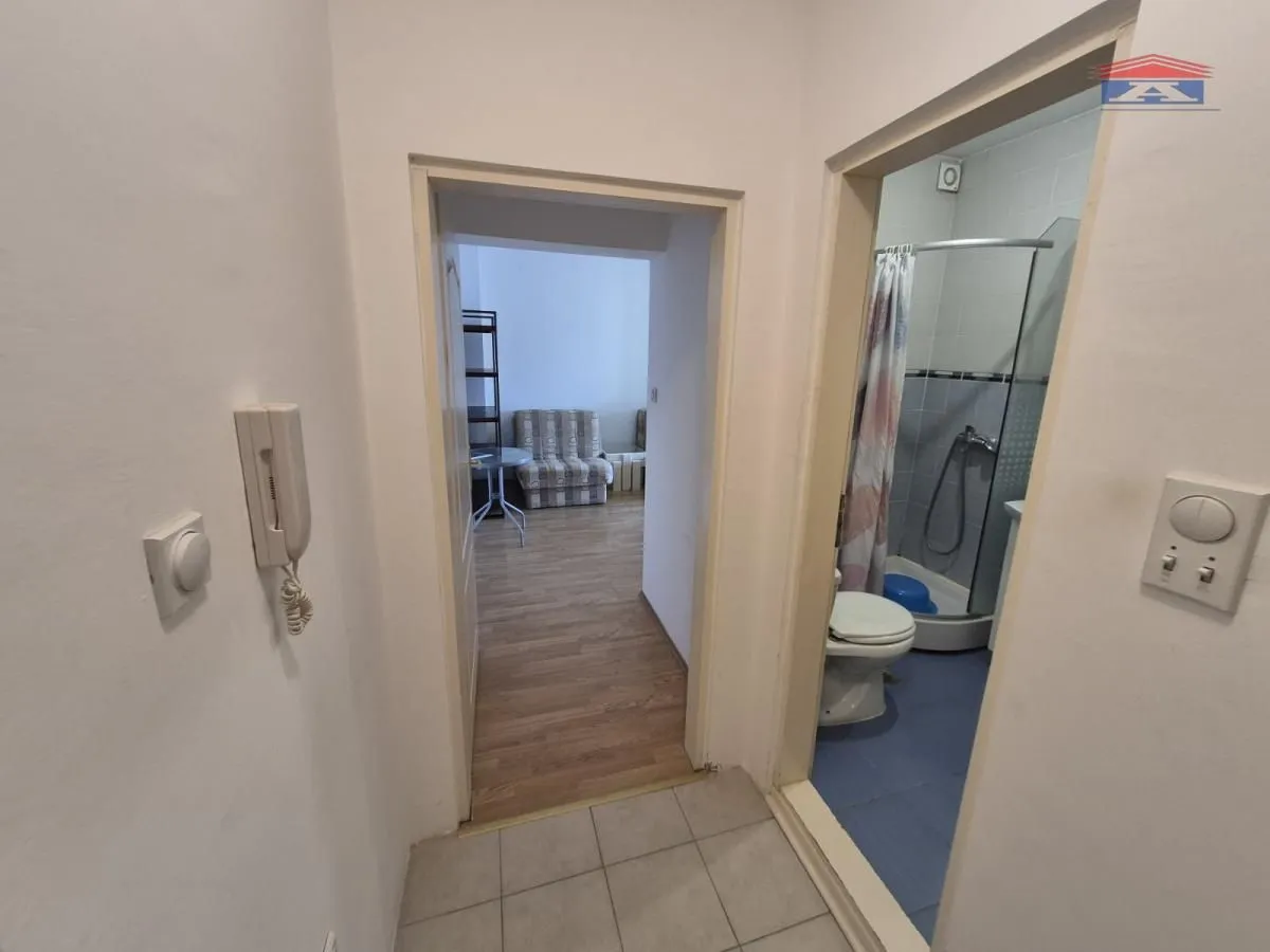 Izdavanje, garsonjera, 25m², Salajka, Novi Sad Sve Podlokacije