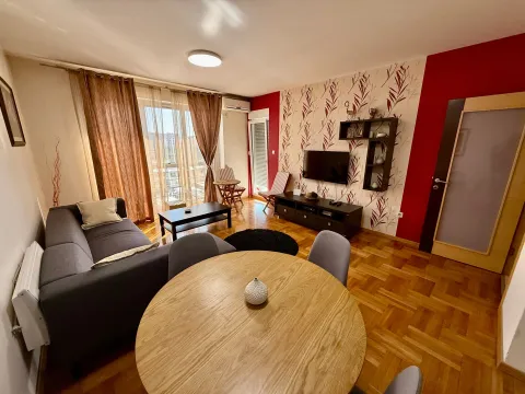 Izdavanje, trosoban stan, 85m², Pobrežje, Podgorica - image 3