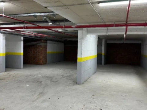 Izdavanje, poslovni prostor, 220m², Stari Aerodrom, Podgorica - image 2