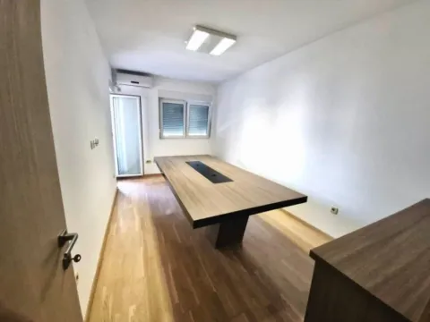 Rent, office space, 75m², City Kvart, Podgorica - image 9