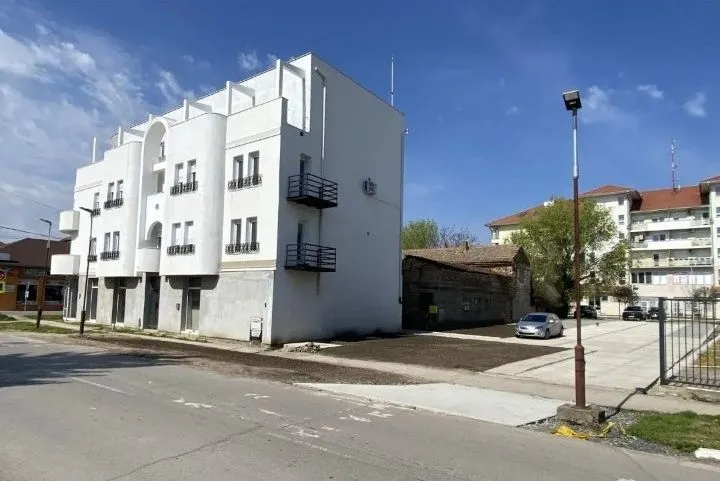 Prodaja, trosoban stan, 85m², Kikinda, Srbija