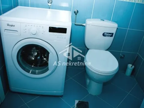 Izdavanje, trosoban stan, 89m², Stari Grad, Beograd - image 16