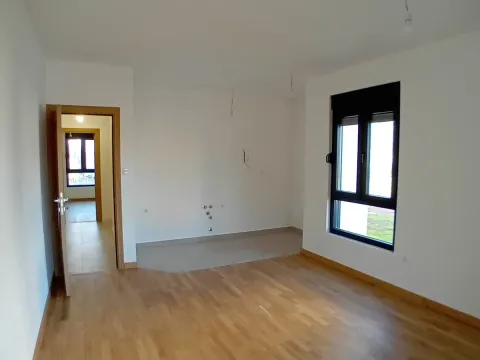 Prodaja, dvosoban stan, 65m², Tološi, Podgorica - image 5