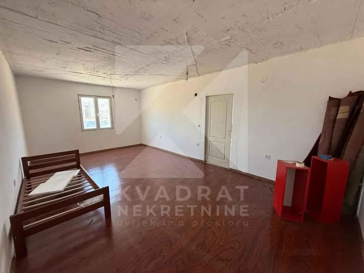 Izdavanje, kuća, 180m², Tuzi, Podgorica