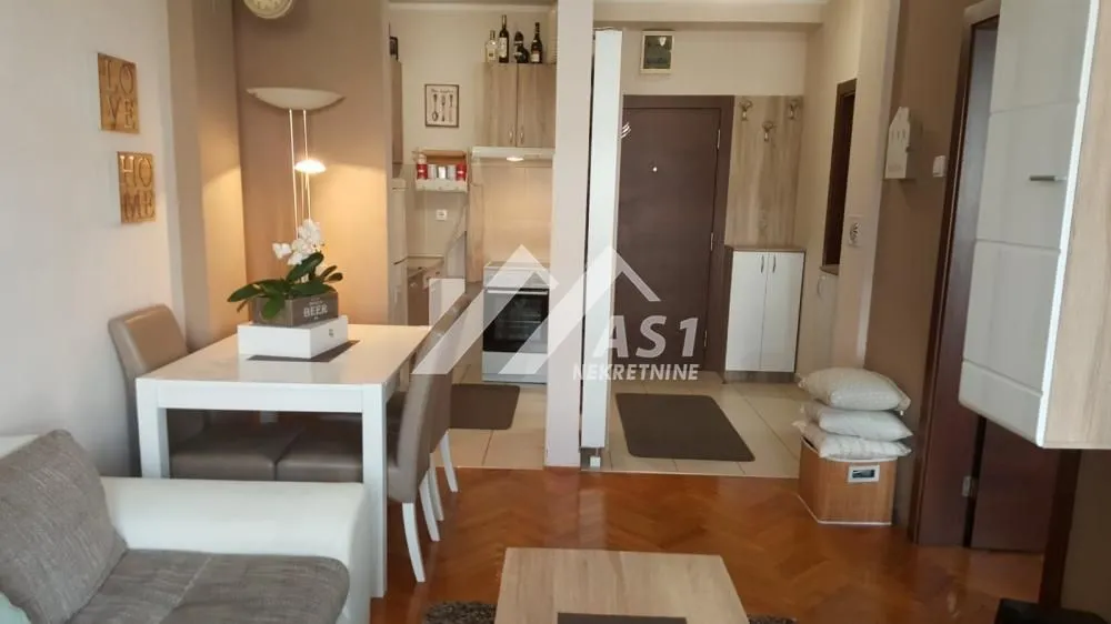 Izdavanje, dvosoban stan, 40m², Adamovićevo Naselje, Novi Sad Sve Podlokacije
