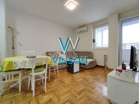 Dnevna soba sa trpezarijom i garniturom za sedenje. - image 4