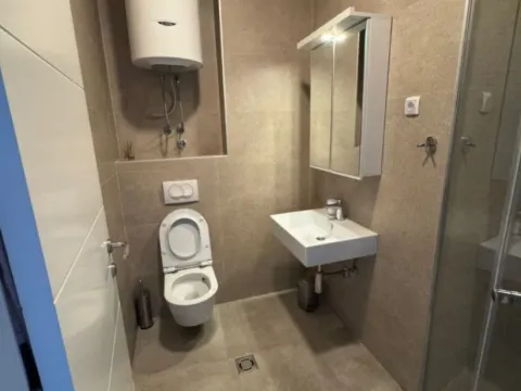 Izdavanje, dvosoban stan, 66m², Centar, Podgorica - image 7