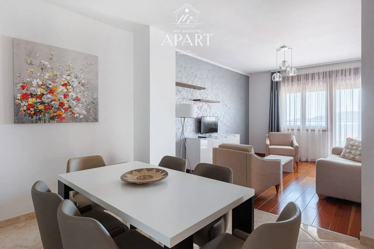 Rent, two bedroom apartment, 100m², Bečići, Budva