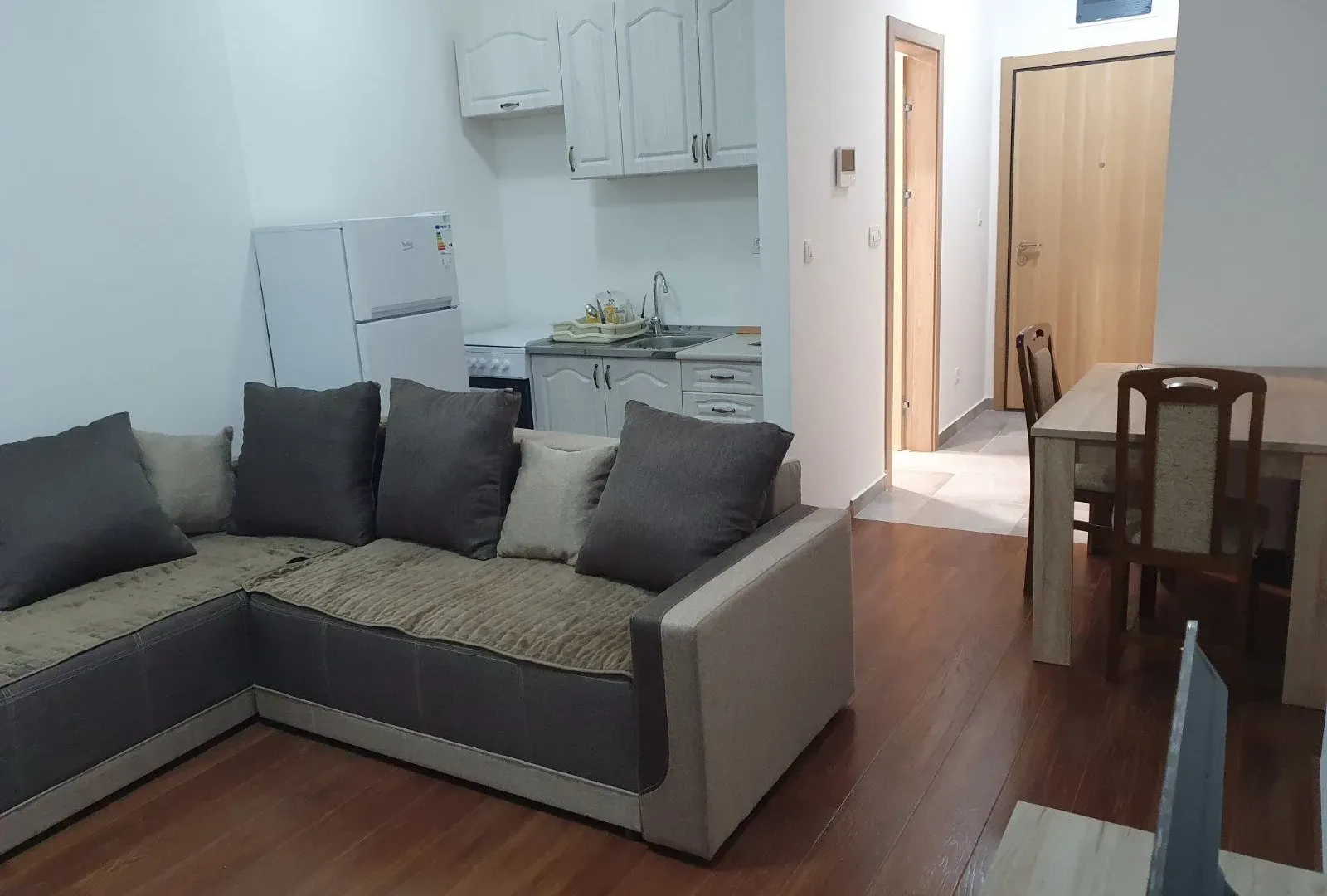 Izdavanje, garsonjera, 30m², Master Kvart, Podgorica