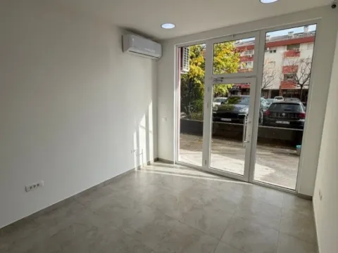 Izdavanje, poslovni prostor, 57m², Krivi Most, Podgorica - image 8