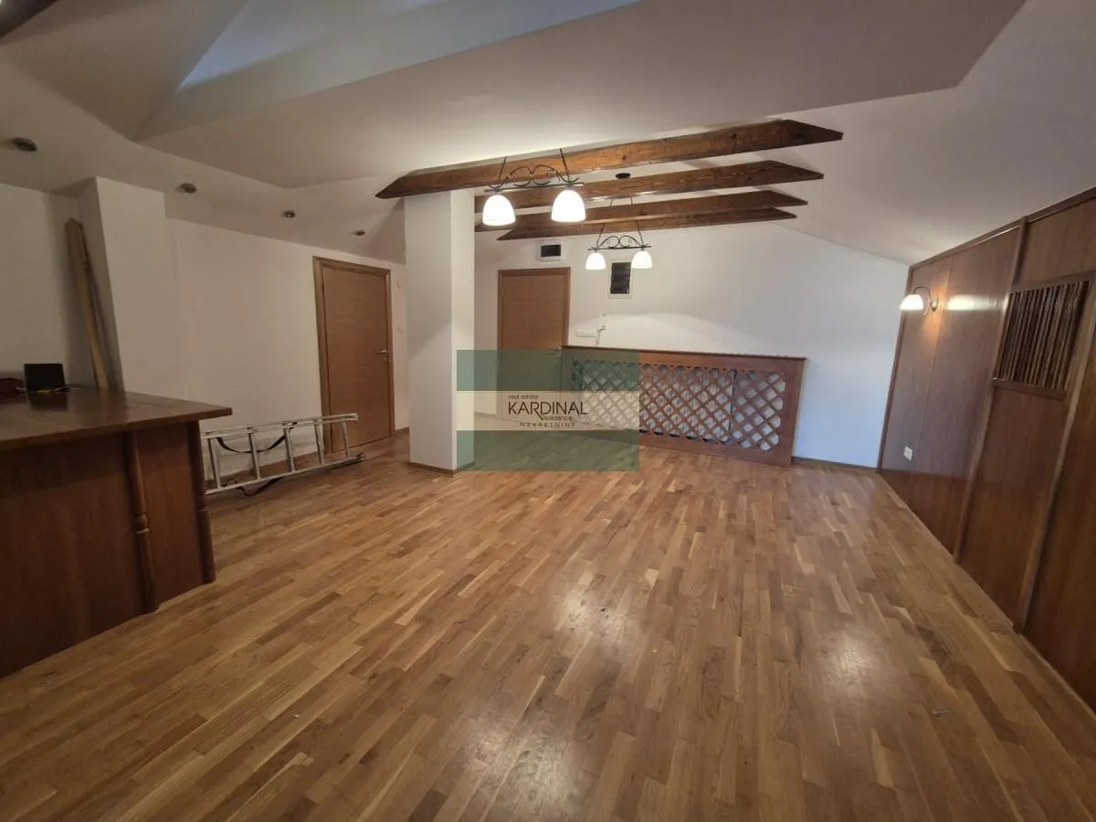 Prodaja, trosoban stan, 99m², Vašarište, Jagodina
