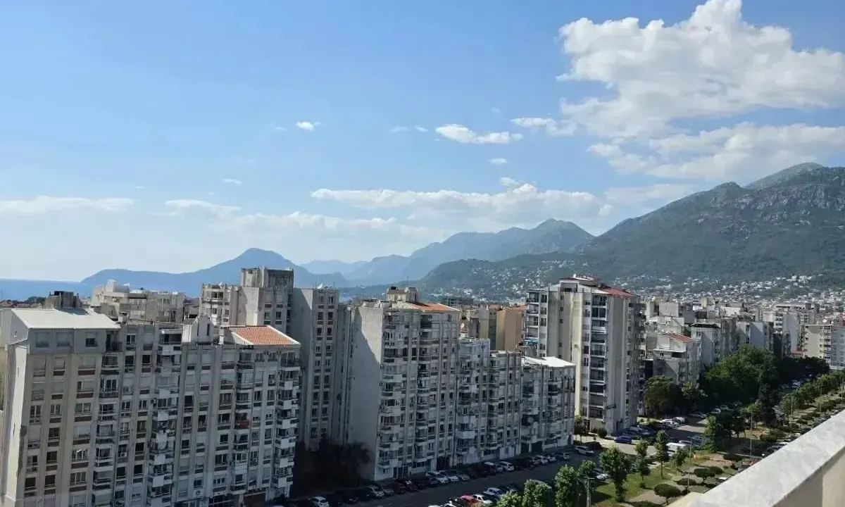 Prodaja, jednosoban stan, 57m², Centar, Bar