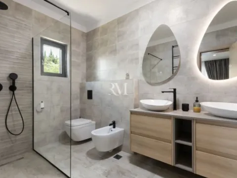 Rent, house, 400m², Tivat, Crna Gora - image 11