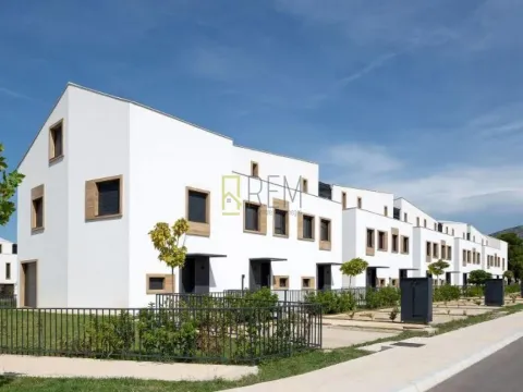 Prodaja, četvorosoban stan, 141m², Zagorič, Podgorica - image 5