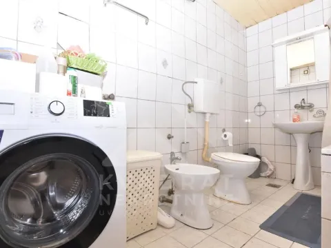 Prodaja, trosoban stan, 108m², Malo Brdo, Podgorica - image 10