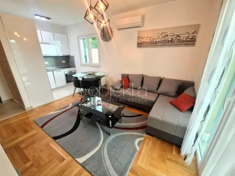 Izdavanje, stan, 55m², Tivat, Crna Gora - image 2